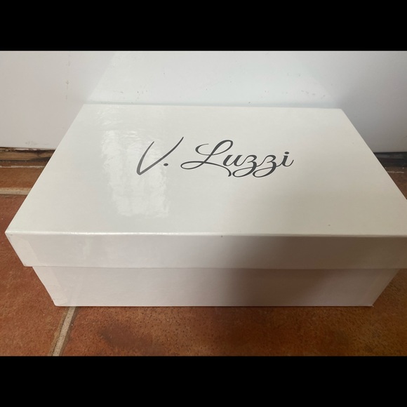 V. Luzzi Size 39 (US 8) never worn heeled mules - Picture 9 of 9